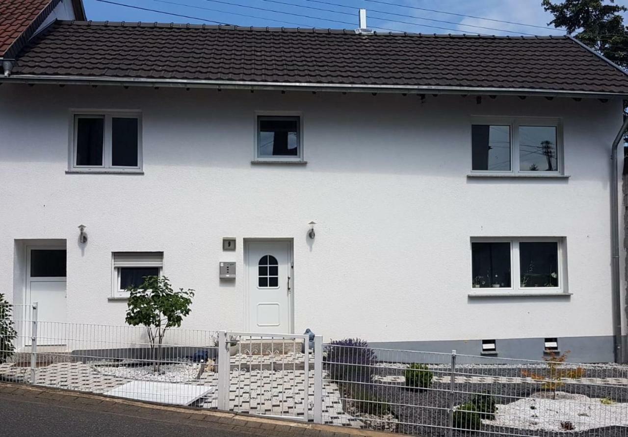 Westerwald Apartments Strassenhaus エクステリア 写真